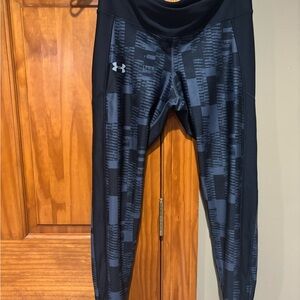 Women’s Under Armour Black and Gray Patterned Leggings